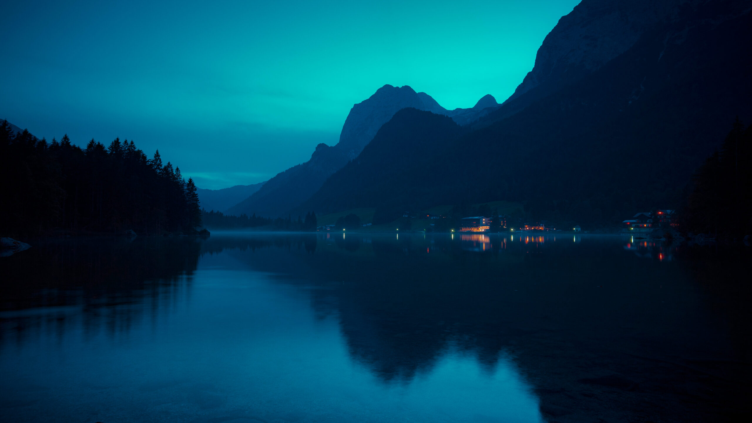 自然风景山脉云房子灯光水湖泊薄雾Hintersee湖巴伐利亚德国5120×2880壁纸 – 高清唯美风景壁纸下载 - 阿里文案馆