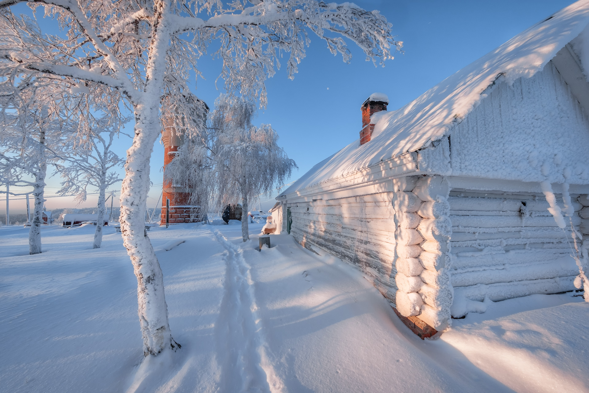 冬季雪景壁纸 – 冰霜小屋与清澈蓝天 (1920×1280) - 阿里文案馆