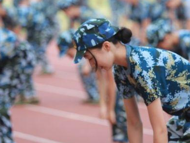 开学军训霸气说说短语 | 军训朋友圈高燃配文大全 - 阿里文案馆